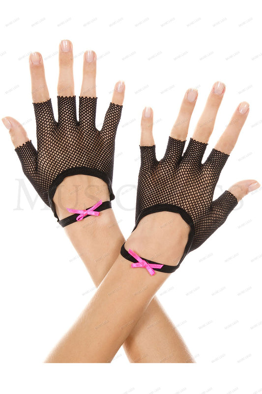 Fishnet fingerless gloves with